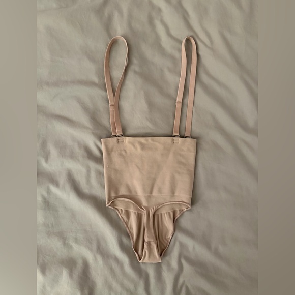 NEW SKIMS Core Control Thong- Beige (size S) - Picture 4 of 5